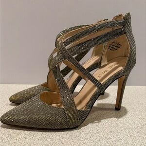 Nine West Zamiao Silver Gold Sparkly Strappy Heels Sz 6M. 4” Heels